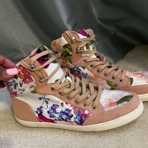 Floral High-Top Sneakers Forever 21 NWT Sz 8